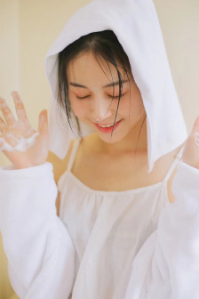 被两个领导夹在中间
